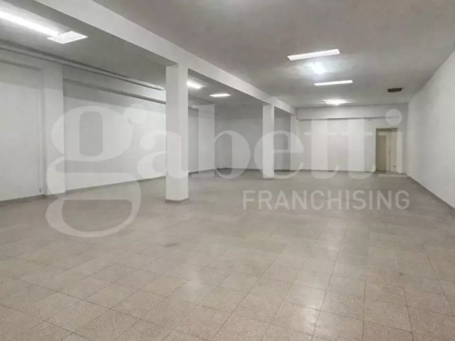 Immagine 1 di Laboratorio in vendita  in Via Tito Speri a Ostuni