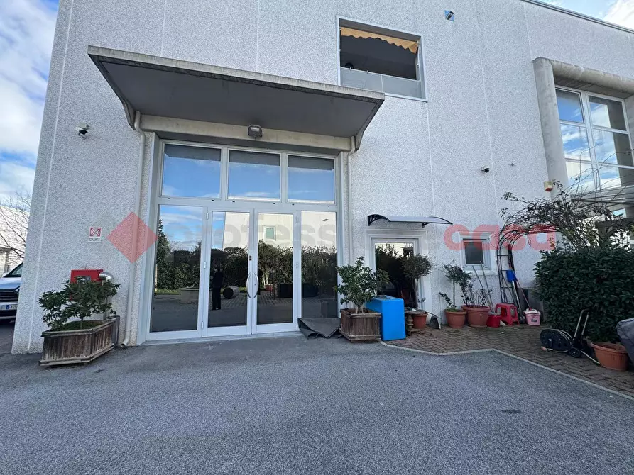 Immagine 1 di Capannone industriale in vendita  in Via DEI LEGNAIOLI a Prato