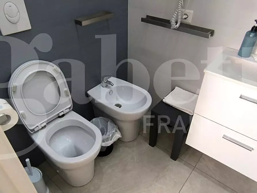 Immagine 28 di Appartamento in vendita  in Corso Garibaldi a Napoli