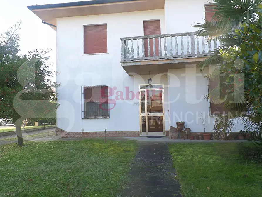 Immagine 2 di Casa bifamiliare in vendita  in Via Cilea, 8 a Bondeno
