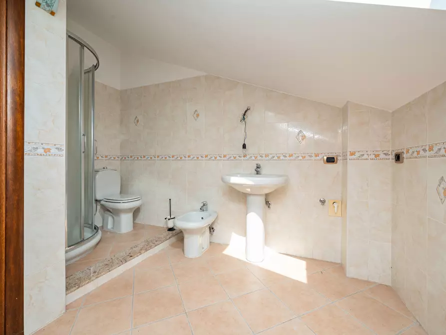 Immagine 36 di Villa in vendita  in Viale Veneto a Orbassano