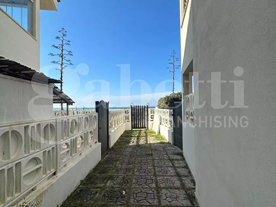 Immagine 15 di Appartamento in vendita  in Via lungomare degli ardeatini, 59 a Ardea