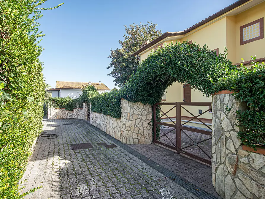 Immagine 45 di Casa trifamiliare in vendita  in Via della Bilancia, 47 a Sabaudia