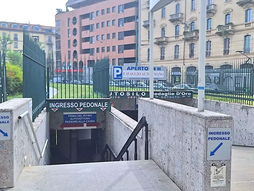 Immagine 3 di Box auto in affitto  in Viale Sabotino, 25 a Milano