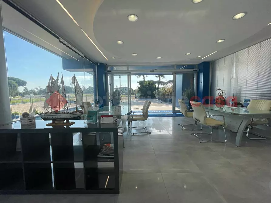 Immagine 2 di Negozio in affitto  in Via PONTINA, 148 a Terracina