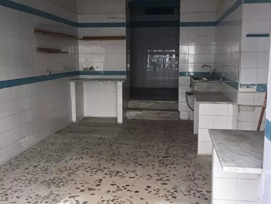 Immagine 5 di Negozio in vendita  in Corso Umberto I, 279 a Torre Annunziata