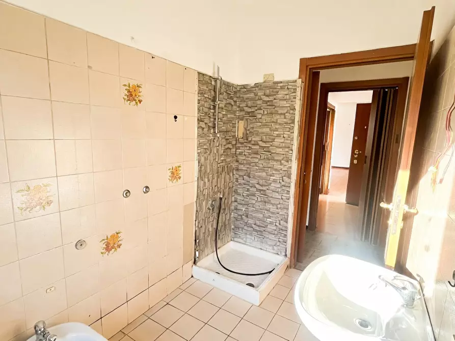 Immagine 17 di Palazzo in vendita  in Via Alessandria, snc a Legnano