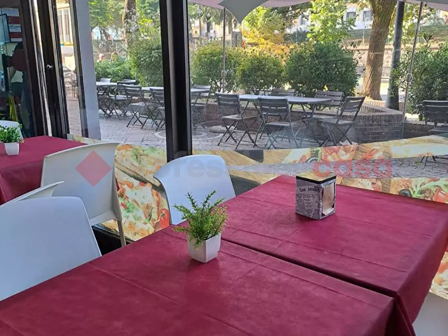 Immagine 10 di Attività commerciale in vendita  in Viale Regina Margherita, 76 a Anagni