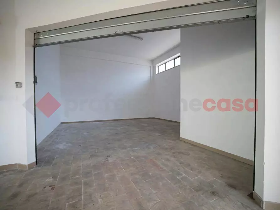 Immagine 24 di Negozio in vendita  in Via Casilina 62, 138 a Anagni