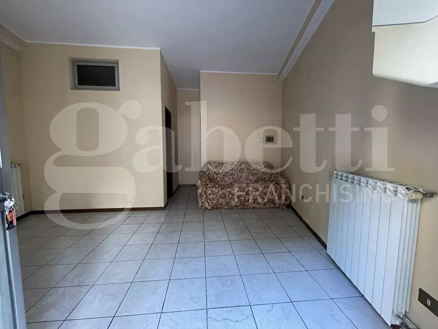 Immagine 16 di Negozio in vendita  in Via San Bernardino, snc a Erba