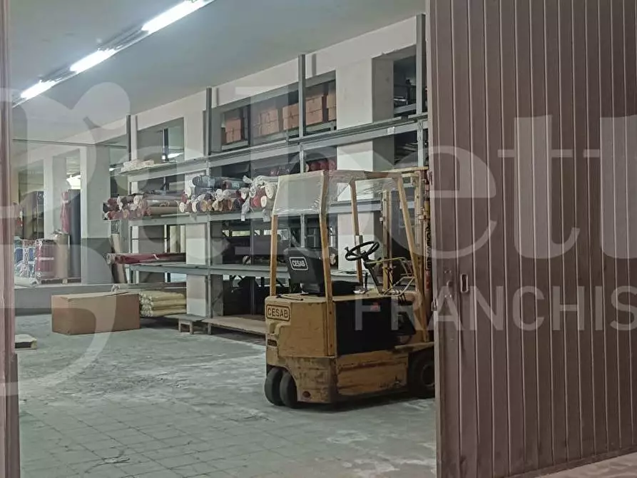 Immagine 12 di Magazzino in vendita  in Via Giacomo Leopardi, 21 a Gravina Di Catania