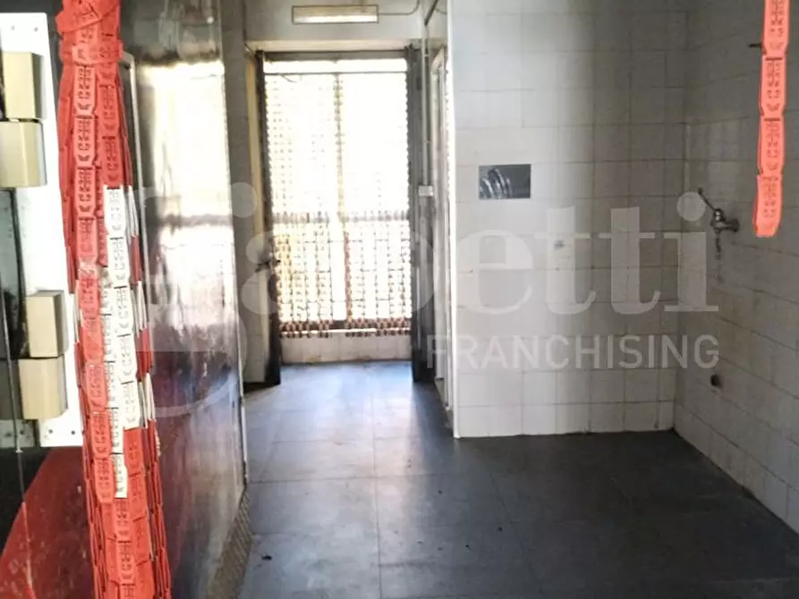 Immagine 9 di Negozio in affitto  in Via Giovanni XXIII a Frattaminore