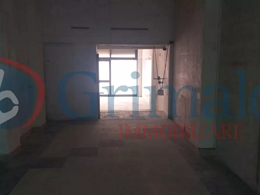 Immagine 9 di Negozio in vendita  in Via Garibaldi, 130 a Messina