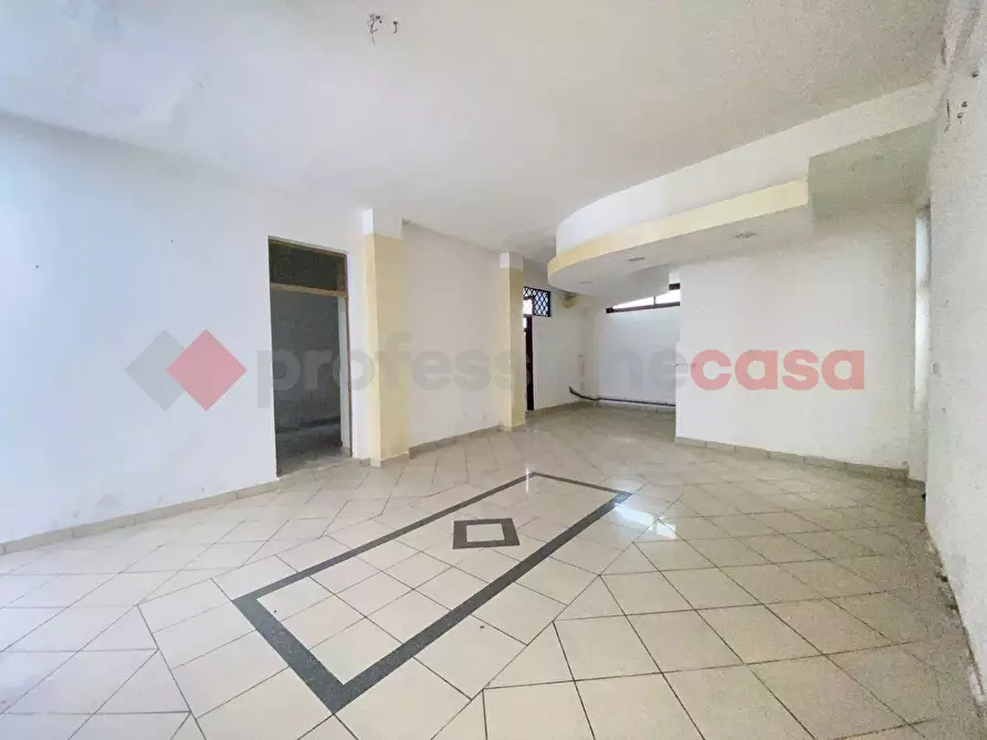 Immagine 15 di Negozio in vendita  in Via Piazza, snc a Sessa Aurunca