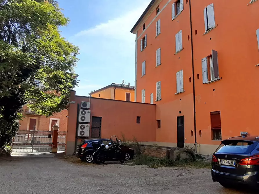 Immagine 1 di Appartamento in vendita  in Via Castiglione, 91 a Bologna