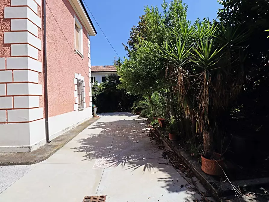 Immagine 1 di Villa in vendita  in Via FIRENZE, 9 a Sora
