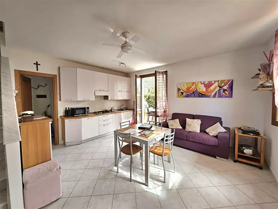 Immagine 4 di Villetta a schiera in vendita  in Via FIVIZZANO, 1 a Massa