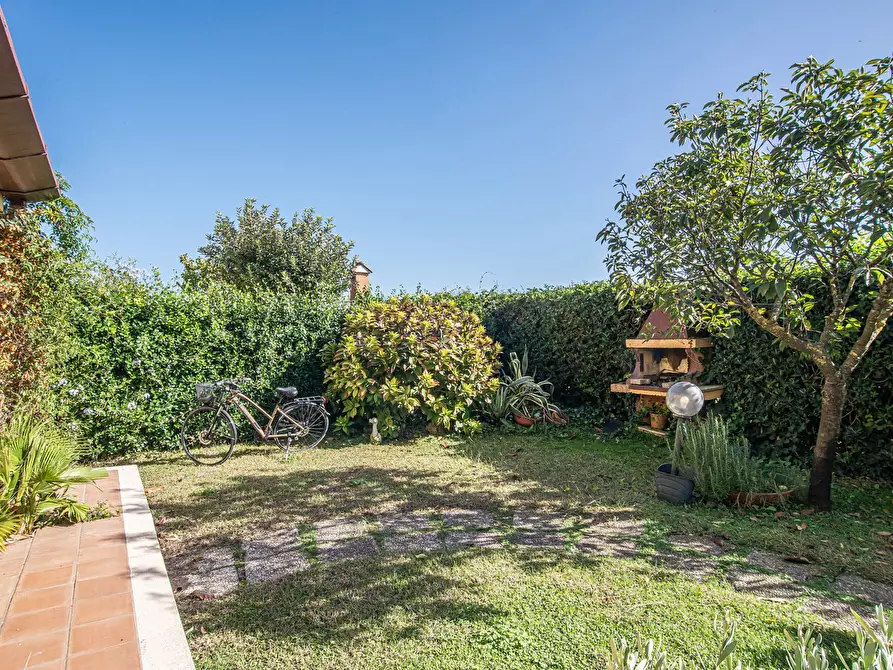 Immagine 35 di Casa trifamiliare in vendita  in Via della Bilancia, 47 a Sabaudia