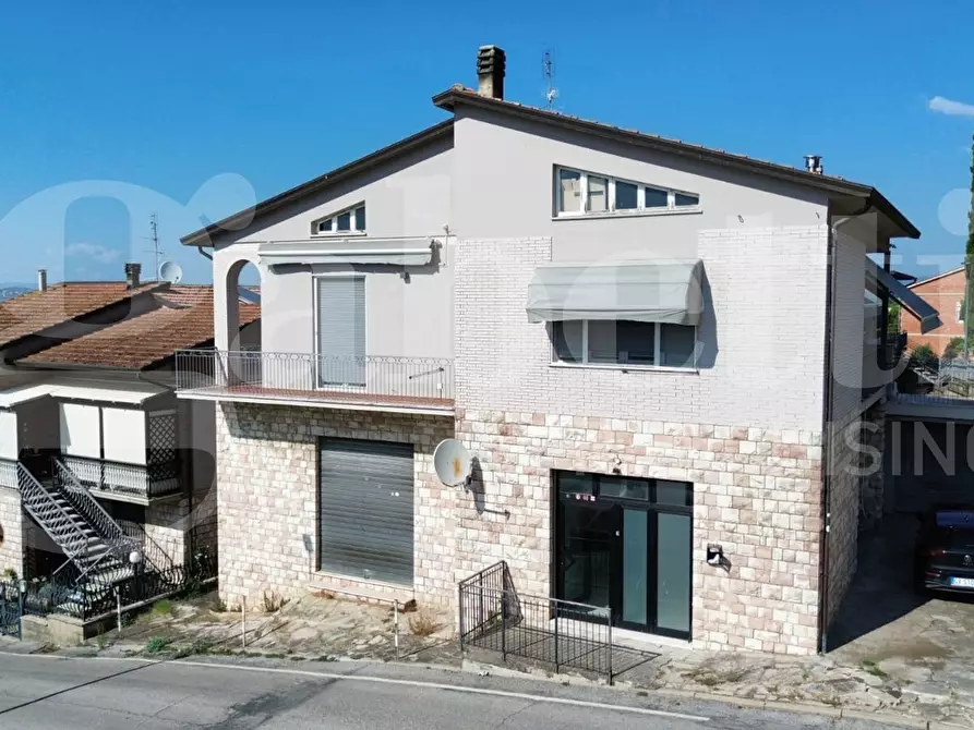 Immagine 44 di Casa bifamiliare in vendita  in Via MARIO ANGELONI, 1 a Torgiano