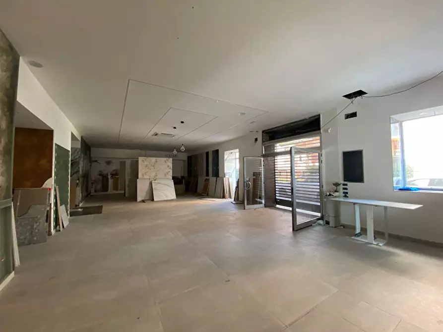 Immagine 11 di Negozio in affitto  in Via San Martino, 119 a San Giorgio A Cremano