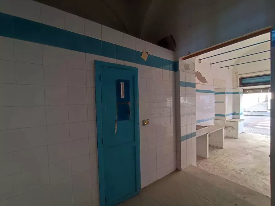 Immagine 8 di Negozio in vendita  in Corso Umberto I, 279 a Torre Annunziata