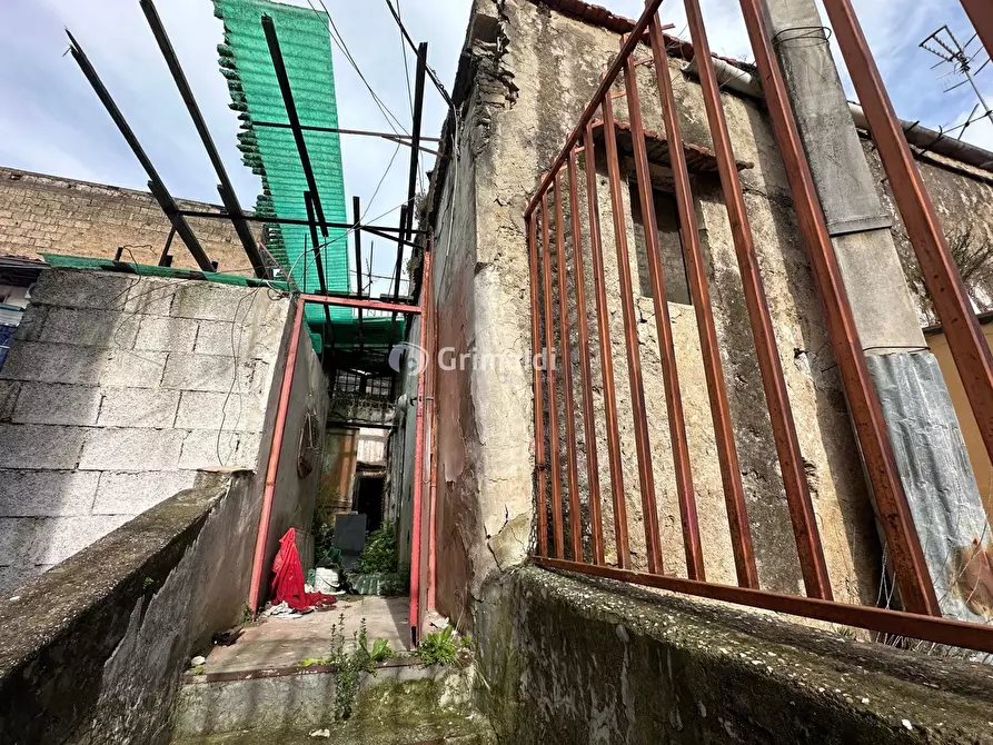 Immagine 3 di Palazzo in vendita  in Via Gabriele D'Annunzio, 12 a Acerra