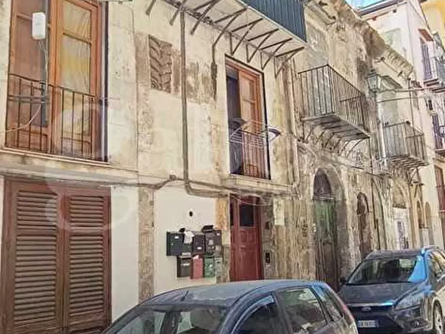 Immagine 1 di Appartamento in vendita  in Via Albergheria a Palermo