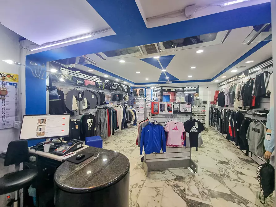 Immagine 6 di Negozio in vendita  in Viale Zecchino, 81 a Siracusa