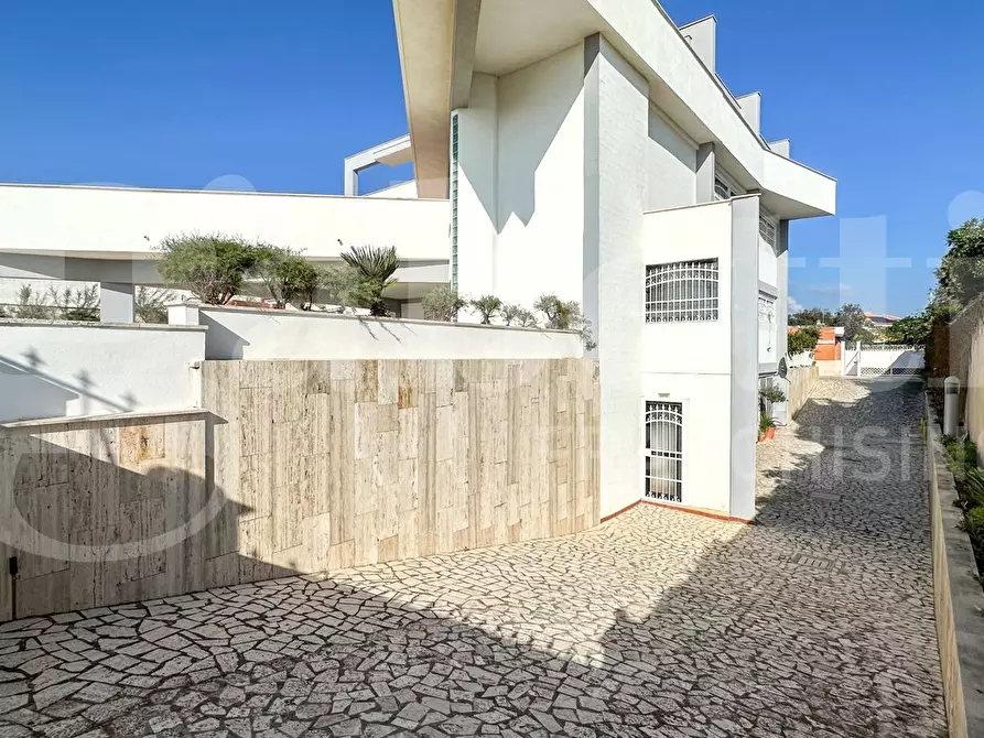 Immagine 7 di Villa in vendita  in Via dei cavalli marini VISTA MARE, 108 a Ardea