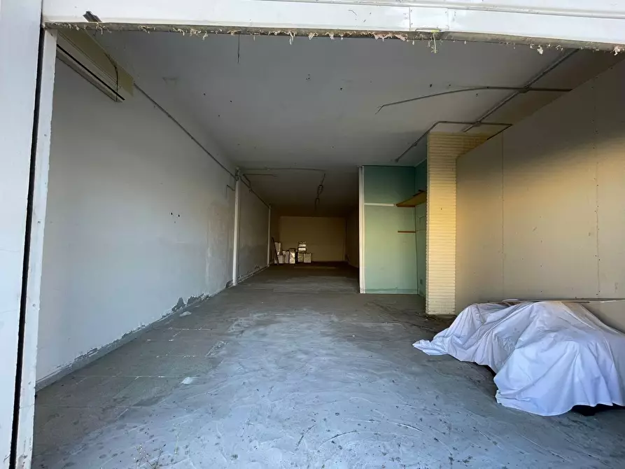 Immagine 9 di Magazzino in vendita  in Via Costituente, 1 a Carbonia