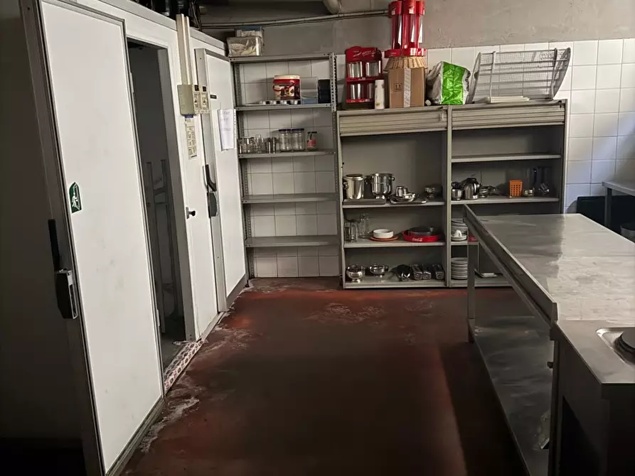 Immagine 8 di Negozio in vendita  in Via Cassanese, 224 a Segrate