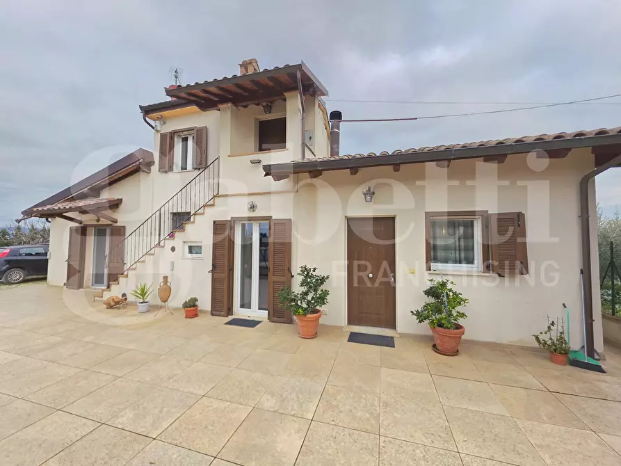 Immagine 2 di Casa indipendente in vendita  in Via DEI PRIGIONIERI, 11 a Bettona