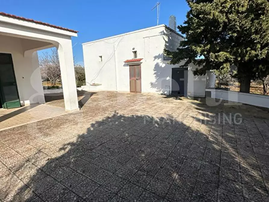 Immagine 1 di Villa in vendita  in Contrada tamburroni, sn a Ostuni