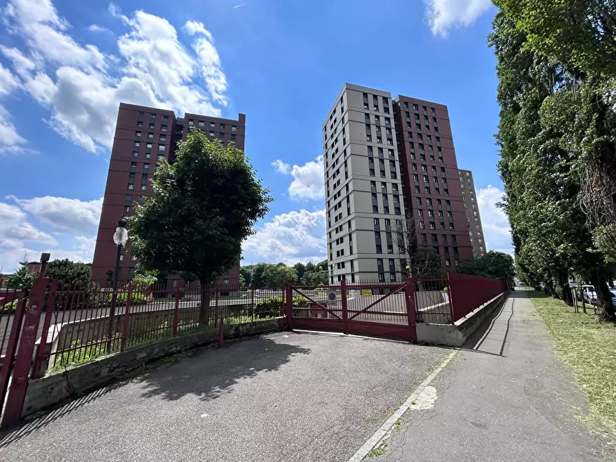 Immagine 4 di Box auto in vendita  in Viale ca granda, 27 a Milano