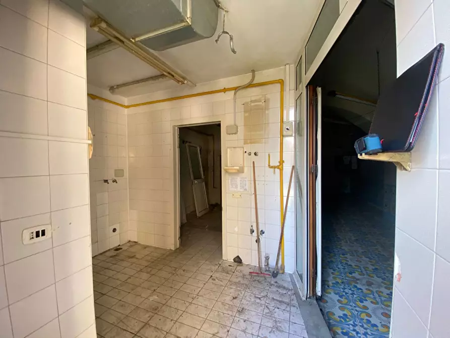 Immagine 19 di Negozio in vendita  in Via bruno Buozzi, 15 a San Giorgio A Cremano