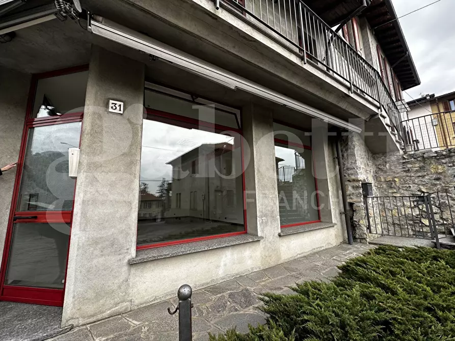 Immagine 20 di Negozio in affitto  in Via Marconi, snc a Erba