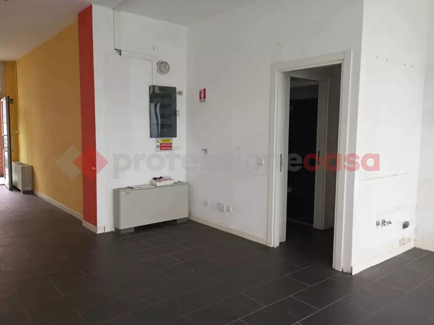 Immagine 2 di Negozio in affitto  in Via GABRIELE D'ANNUNZIO a Firenze