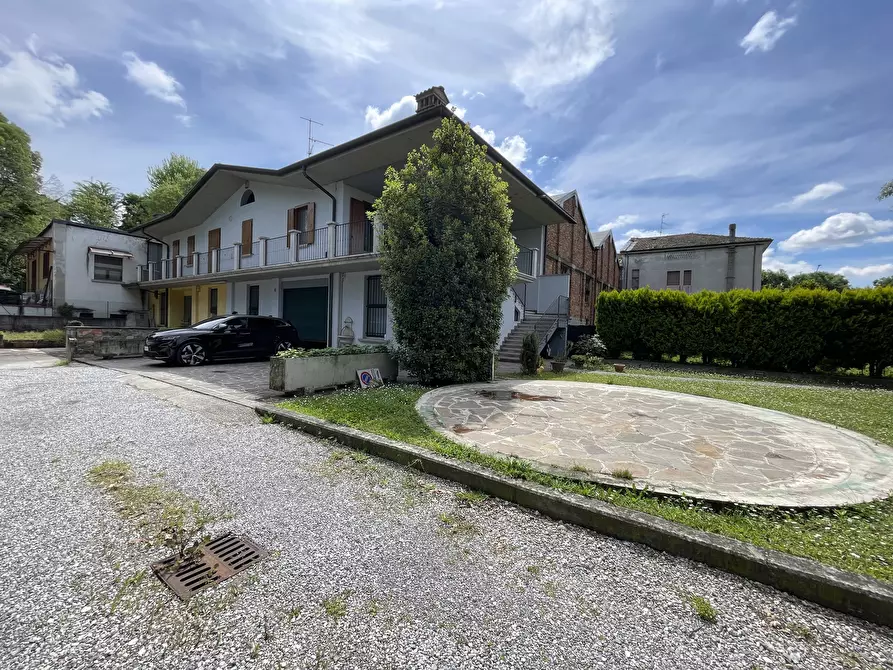 Immagine 1 di Villa in vendita  in Via Giacomo Matteotti, 4 a Pontoglio