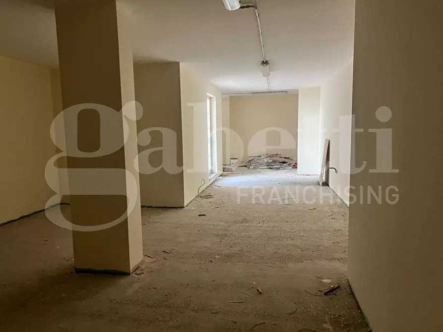Immagine 1 di Magazzino in vendita  in Via MONSIGNOR OLINDO RUGGIERI, 34 a Martina Franca