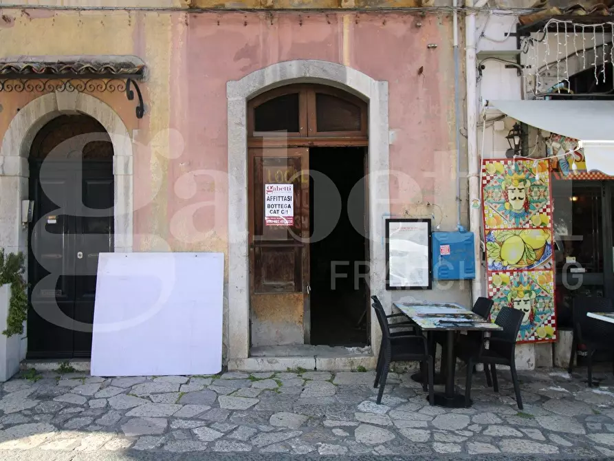 Immagine 2 di Negozio in affitto  in Piazza San Pancrazio a Taormina