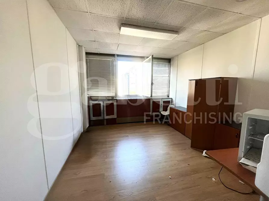 Immagine 6 di Ufficio in vendita  in Via Giovanni Porzio a Napoli