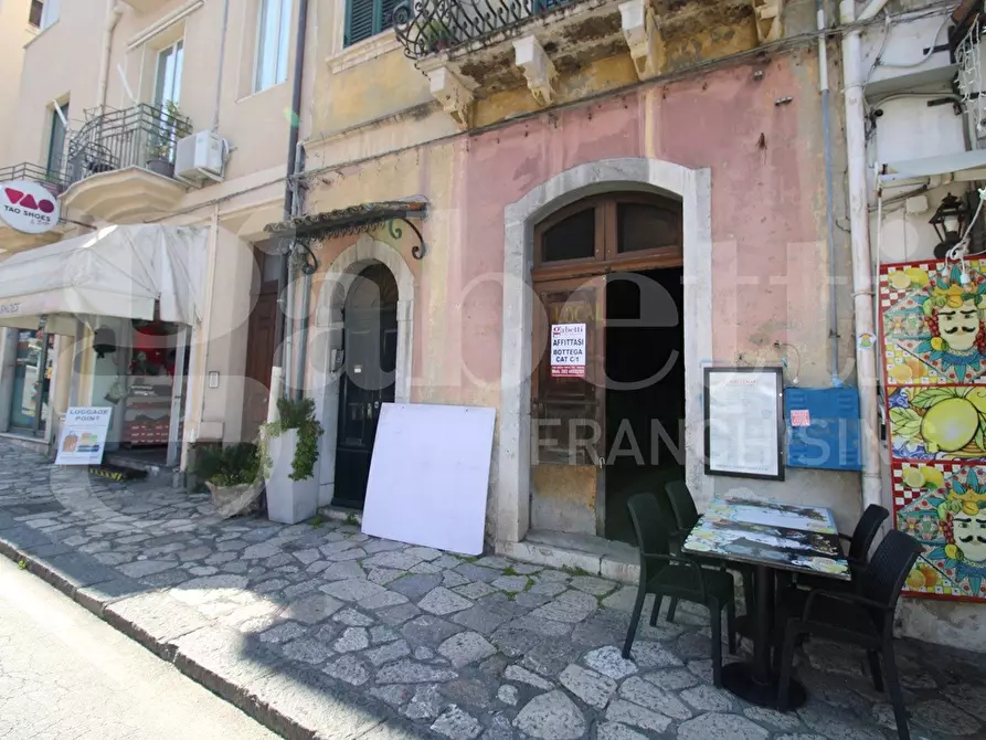 Immagine 3 di Negozio in affitto  in Piazza San Pancrazio a Taormina