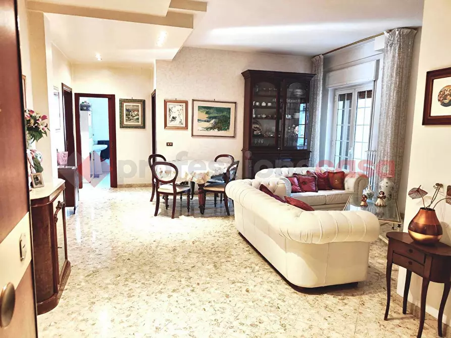 Immagine 3 di Appartamento in vendita  in Via GIUSSO a Bari