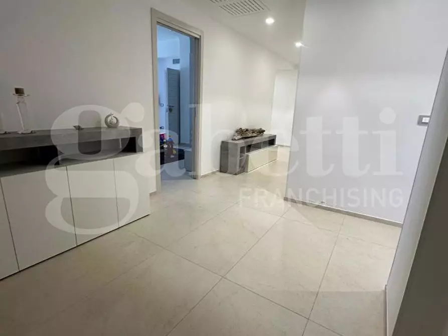 Immagine 4 di Appartamento in vendita  in Via Ten. F.sco Melpignano a Ostuni