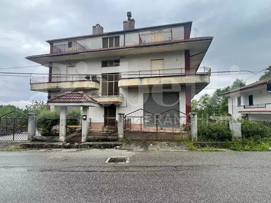 Immagine 3 di Appartamento in vendita  in Via DELLE GINESTRE, 18 a Carlopoli