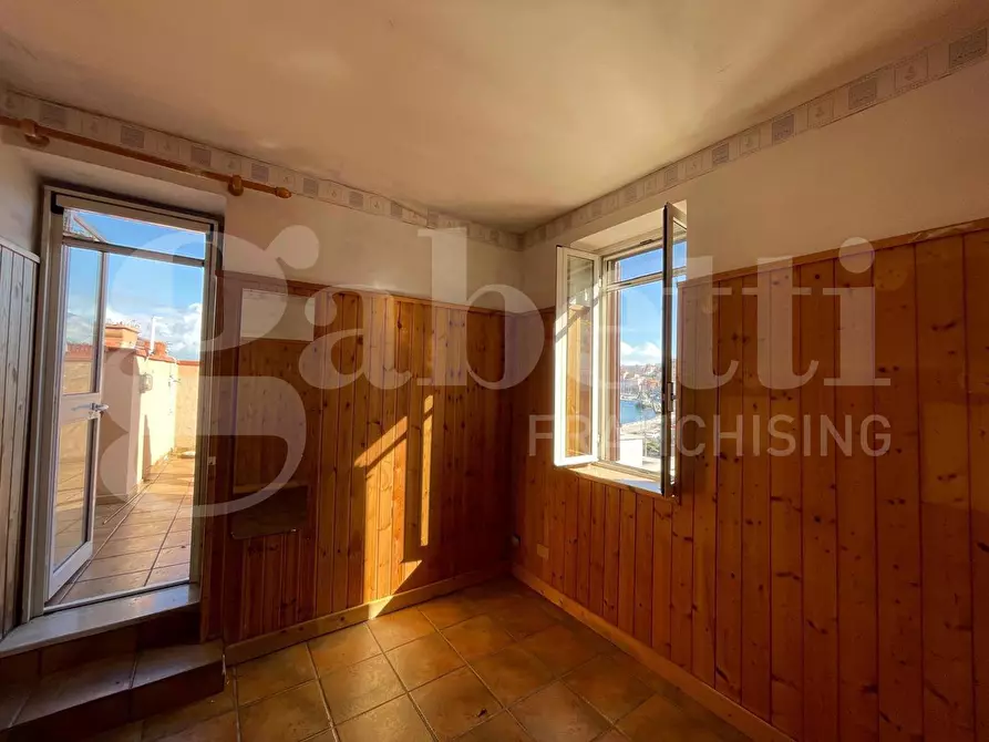 Immagine 13 di Appartamento in vendita  in Piazza S. Conca, 24 a Gaeta