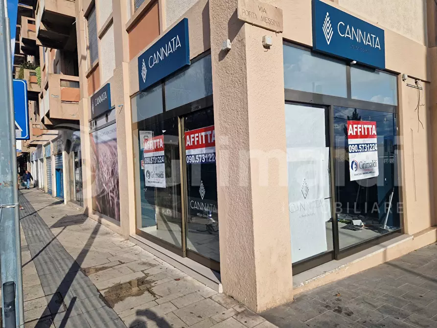 Immagine 5 di Negozio in affitto  in Via Garibaldi, 108 a Messina