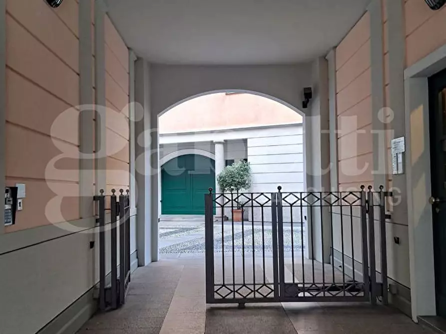 Immagine 16 di Box auto in vendita  in Corso di porta Romana, 55 a Milano