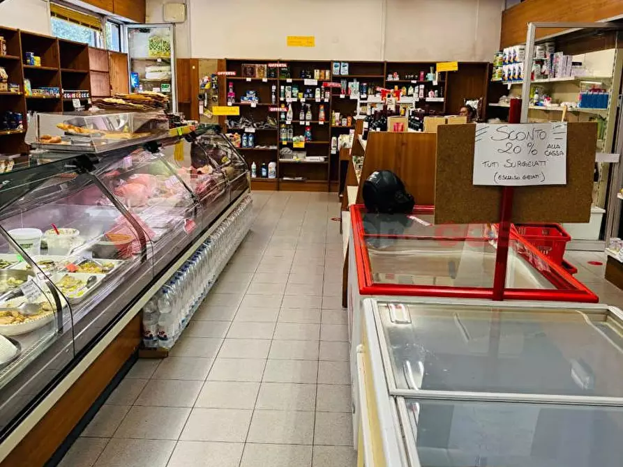 Immagine 3 di Negozio in vendita  in Via TORCICODA a Firenze