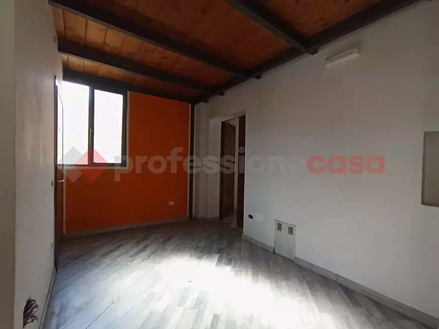 Immagine 4 di Negozio in affitto  in Via Flaminia a Spoleto